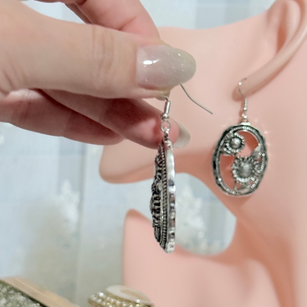 Western Silver Floral Earrings - Picture 6 of 7